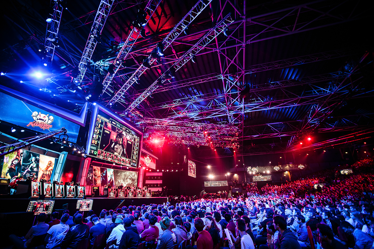 HLE速胜100T创最短用时纪录 精准团队配合铸就巨大经济差距